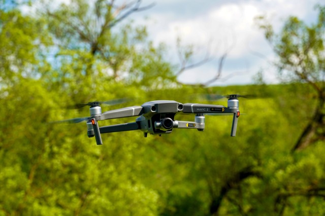 Profesyonel drone'ların dışında hobi olarak kullanılmak için üretilen dronelar da var. 