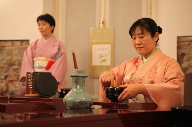 Bir geleneksel Japon evine konuksanız, çay seromonisi çok ilginizi çekecek. 
