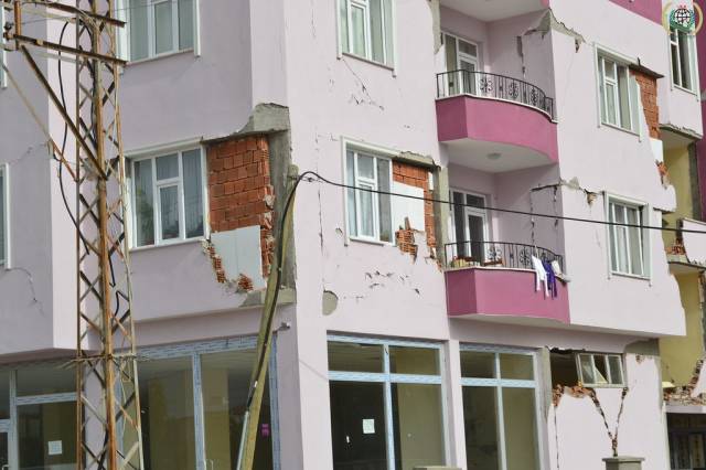 Binanızın depreme karşı dayanıksız olduğuna eminseniz, komşularınızdan izin ve onay almaksızın dava yoluna başvurarak bina güçlendirmesi talep edebilirsiniz.