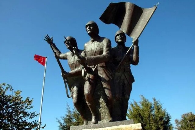 Yahya Çavuş ve askerleri, sayıca ve silah bakımından kendilerinden katbekat üstün olan düşmana karşı büyük bir cesaretle karşı koydu.