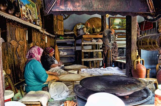 Özel günlere veya festivallere denk gelirseniz dağıtılan Tokat gözlemelerini kaçırmayın.