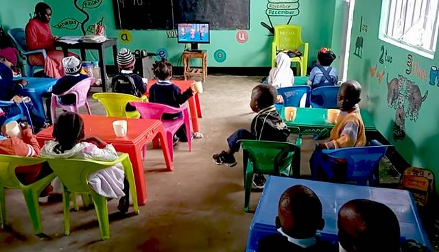 Bağlantıya geçilen organizasyonlardan biri de, Warioba Child Compassion. Burada görev yapan öğretmen Rioba Thomas Boke aracılığıyla, Tanzanya-Arusha'daki okullara derslik açılmasına katkıda bulunuldu.