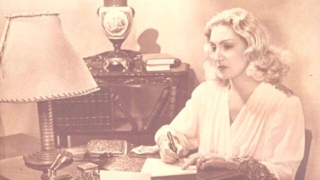 Tiyatrocular dönemi oyuncu ve Türkiye’nin ilk kadın yönetmeni Cahide Sonku efsanesinin dönemiydi.