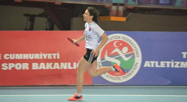 Güreşçi, şampiyonanın hemen öncesinde yaşadığı sakatlığa rağmen önemli bir başarı elde etti.