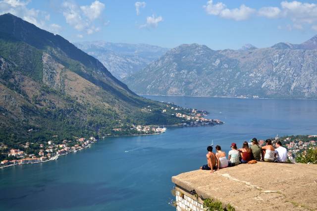 Karadağ’ın en gözde tatil merkezlerinden Kotor, bugün Ege – Akdeniz hattında seferler yapan yolcu gemilerinin uğrak noktalarından.