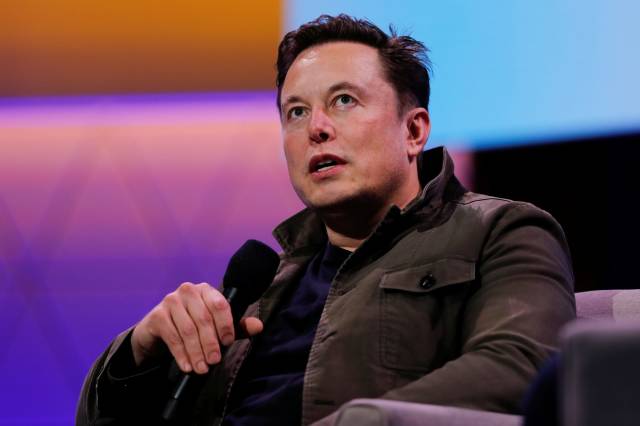Elon Musk, bir tweet’inde halka arzın SpaceX’in daha öngörülebilir bir nakit akışına sahip olduktan sonra geleceğini söyledi.