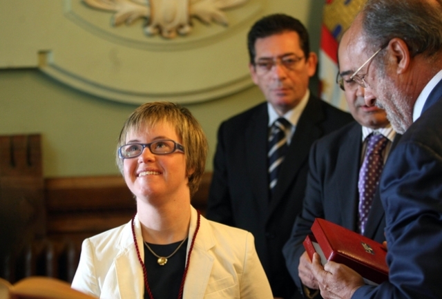 Ángela Covadonga Bachiller, İspanya'nın Down Sendromlu ilk belediye meclis üyesi.