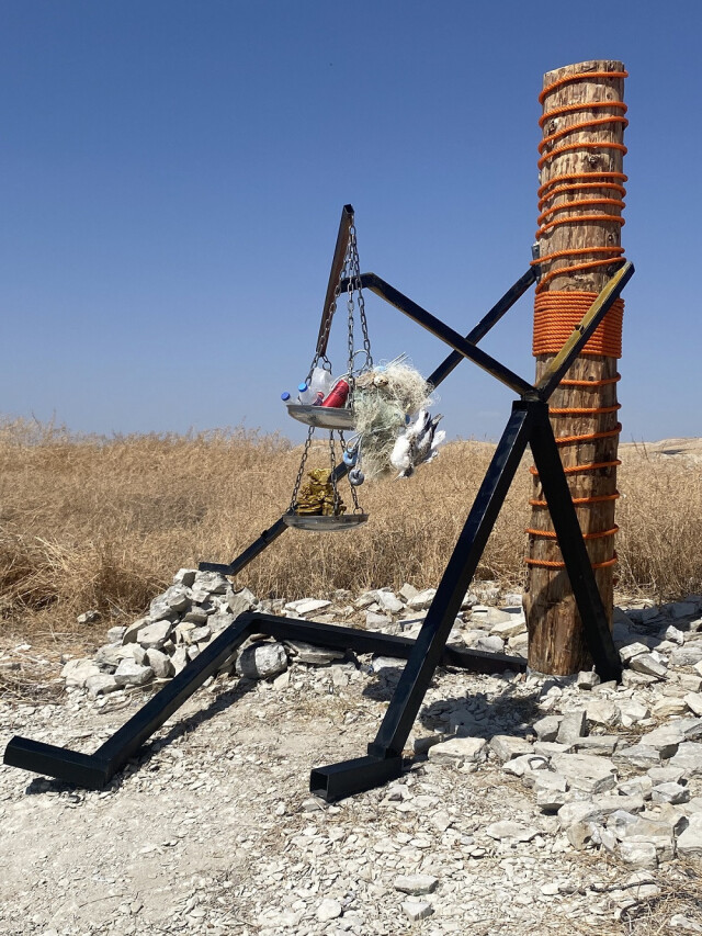 Bienalde konuşlanan bu dev çöp adam ve önceki türevleri, Baytok’un sanatsal imzası olarak kabul ediliyor.