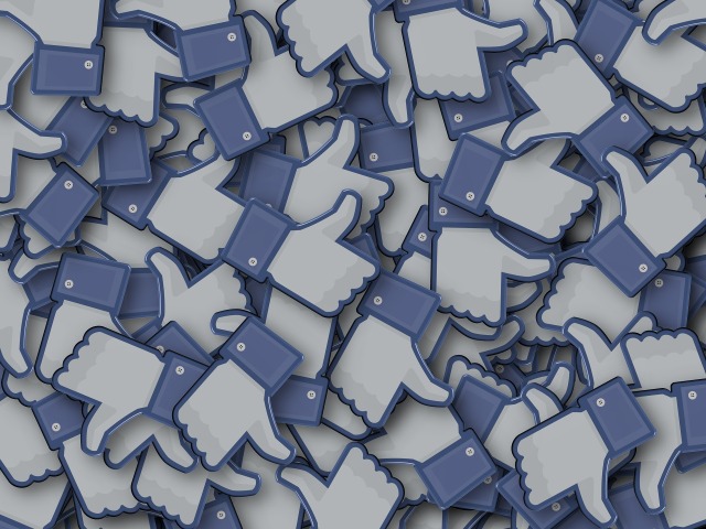 ABD’li kongre üyeleri Mark Zuckerberg’i “şövalyelik” yapmakla suçluyor. 