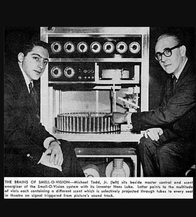 Görsel efektlerin olmadığı yıllarda, kokular yardımıyla seyirciye filmdeki atmosferi yaşatmak hedeflenmişti. 