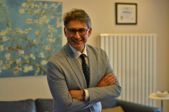 KBB Baş Boyun Cerrahisi Uzmanı Doç. Dr. Ozan Seymen Sezen sorularımızı yanıtladı.