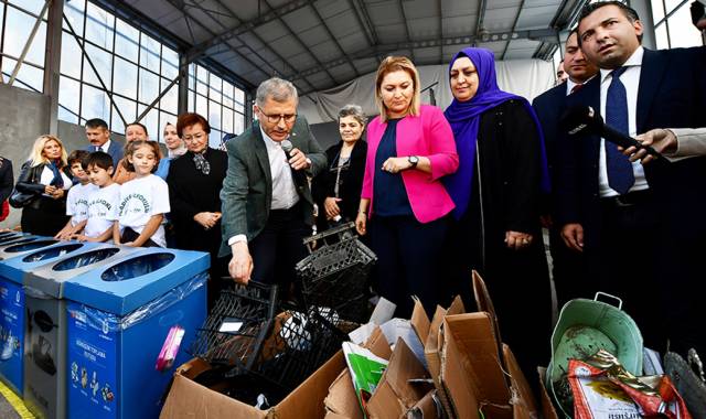 Üsküdar Belediye Başkanı Hilmi Türkmen, Dönüşümde Üsküdar Modeli Projesi hakkında konuşma yapıyor.