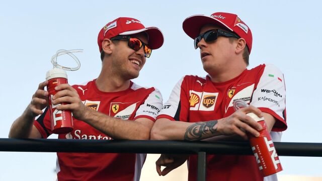 Kimi Raikkonen ve Sebastian Vettel, akıllı telefon ve sosyal medya uygulamalarının zaman kaybına ve bağımlılığa sebep olduğunu söylüyor.