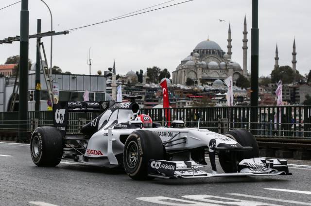 2020 İstanbul Grand Prix’i öncesinde İstanbul’da trafiğe kapatılan bazı bölgelerde gerçekleştirilen gösteri sürüşü uzun süre hafızalardan çıkmayacak gibi görünüyor.
