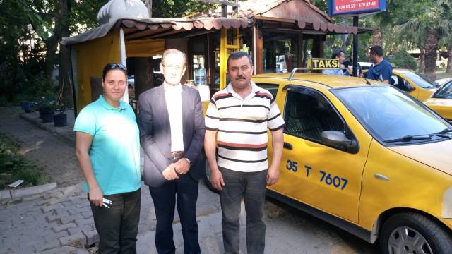 Çalıştığı durakta Sevim Hanım’a riskli müşteri vermemeye çalışıyorlar. 