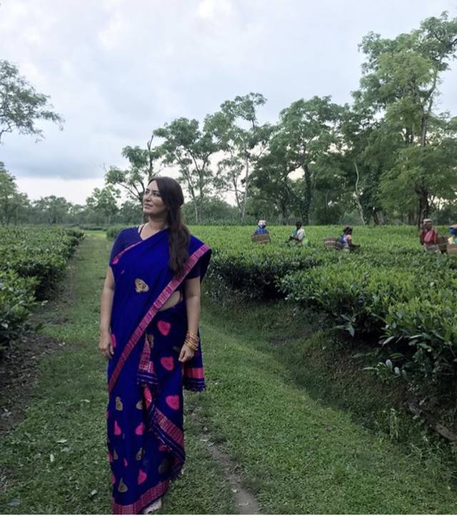 Ebru Erke, Assam’da çay tarlasında...