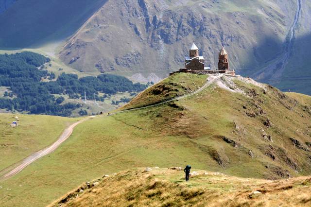 2170 metredeki kilise, Holy Trinity veya Tsminda Sameba olarak da biliniyor.|Fotoğraf: Cenk Ertekin 