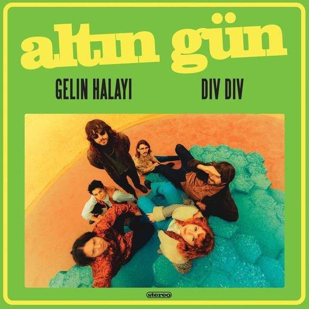 Altın Gün grubunda iki Türk müzisyen var.