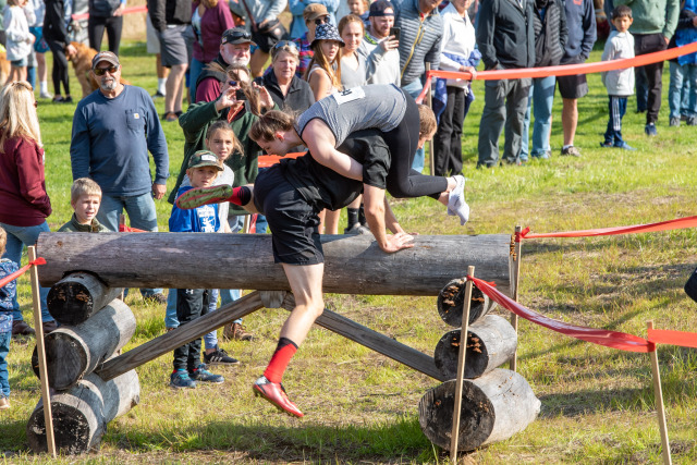 Her yıl çeşitli ülkelerde düzenlenen Wife Carrying’in kökeni 19’uncu yüzyıl Finlandiya’sına kadar uzanıyor.