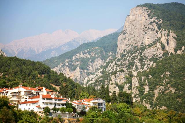Litohoro Kasabası ve Olympos Dağları./Fotoğraf:Cenk Ertekin