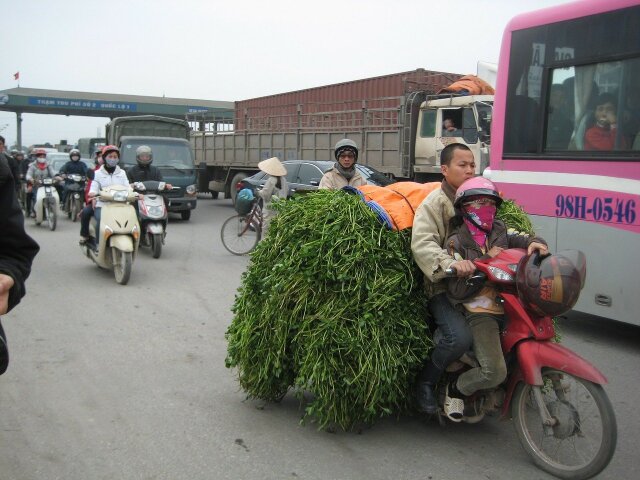Vietnam gibi ülkelerde kent içi ulaşımın önemli bir bölümü motosikletle yapılıyor. 