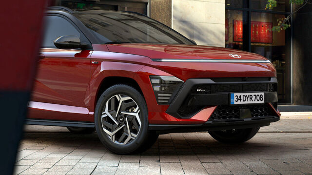 Hyundai KONA, üç farklı motor seçeneğiyle 1 milyon 665 bin TL’den başlayan fiyatlarla satışta. 