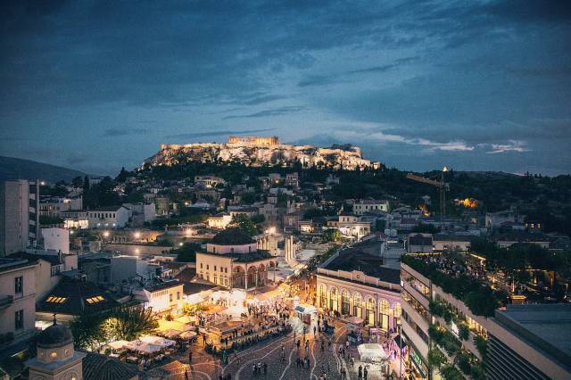 Akropolis, Atina’nın tek tepesi üzerine kurulmuş.