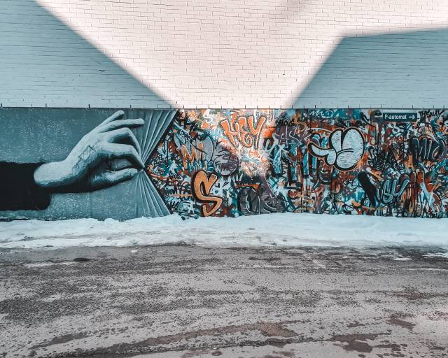 Grafiti sanatçıları için varoşların dekoratörü ya da peyzaj sorumlusu demek mümkün.