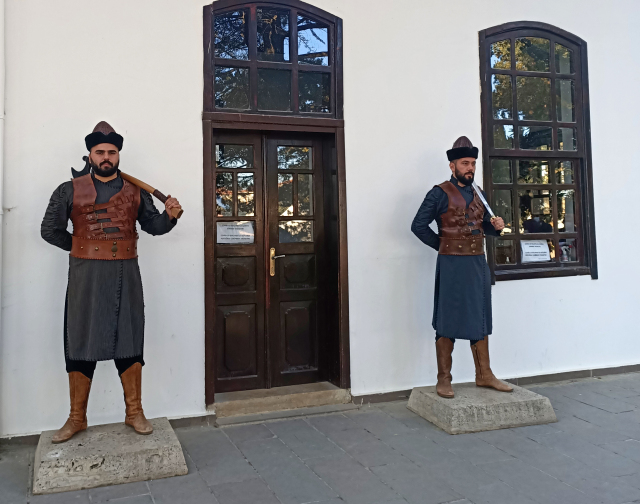Ertuğrul Gazi'ye Saygı Nöbeti Tutan Askerler