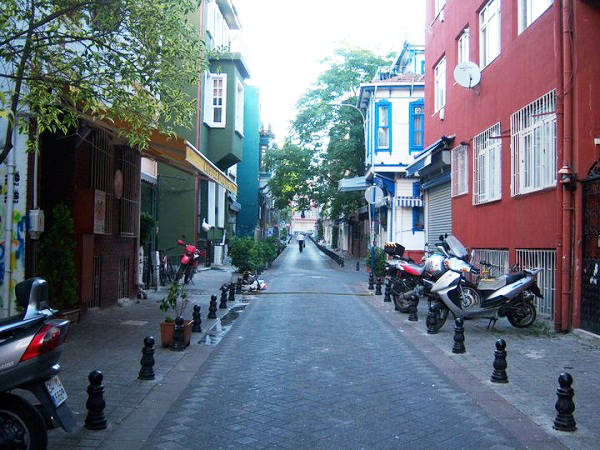 Motorcuların uğrak yeri Barlar Sokağı