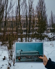Çernobil Nükleer Santrali’nin bulunduğu Pripyat’taki meydanın eski ve bugünkü hali. 