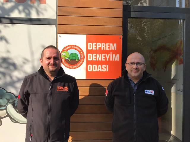 Kadıköy Belediyesi BAK Takımı üyelerinden Nusret Aksoy ve Seyfullah Deniz. 