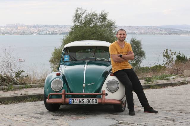 Tahsin Emre Suyabatmaz ve Vosvos'u “Çay 53”.