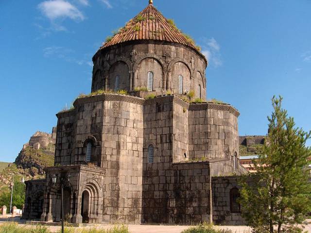 Eskinin Havariyun Kilisesi, şimdinin Kümbet Camii. 