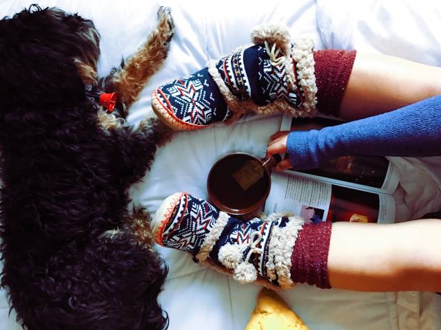 Hygge felsefesinde güvenli, huzurlu ve sıcak bir ortam yaratmak önemli. 
