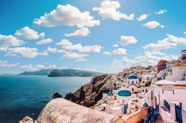 Ada sakinleri bölgenin turistik bir merkeze dönüşmesiyle fiyatların hızla yükselmesinden şikayetçi.