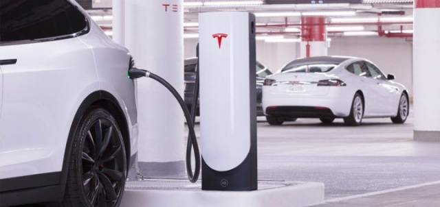 Tesla Şehiriçi, Supercharger