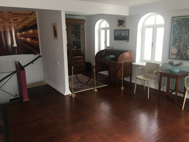 Ünlü yazarın çalışma masası da Müze Evi’nde görülebilir.