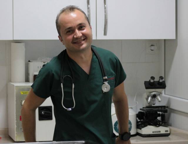 Veteriner Hekim Ali Özler, ev hayvanlarında beslenmenin önemine özellikle dikkat çekiyor. 