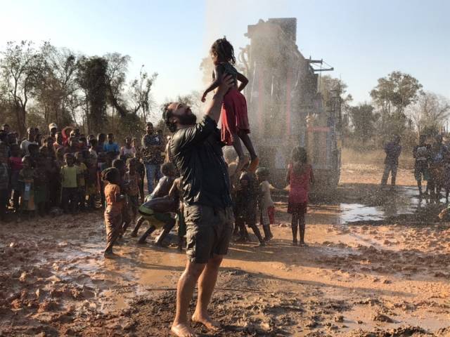 Madagaskar’da sondajın sonunda gelen mutluluk.