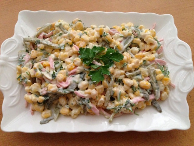 Pratik ve lezzetli İtalyan Salata, davet sofralarının vazgeçilmezi.