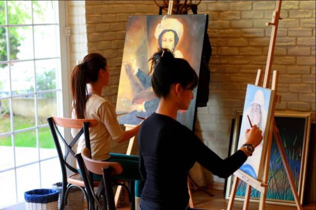 Füsun Doğan works with different techniques
