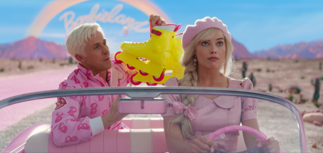 2023’ün çok konuşulan filmlerinden Barbie’de, bedeninin ve hayatının mükemmelliğine adapte olamayan Barbie'nin kusurlarla yüzleşmesine işaret ediliyor. 