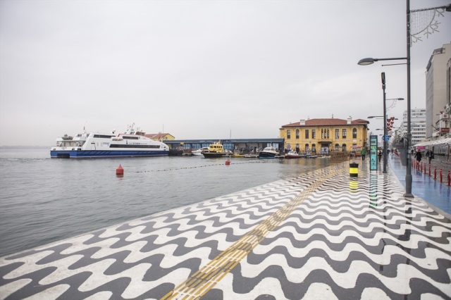 Pasaport İskelesi, günümüzde İzmir içi deniz ulaşımında kullanılıyor.