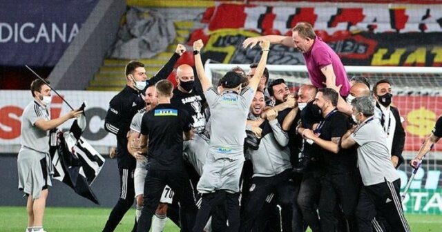 Geçen sezonun şampiyonu Beşiktaş oldu.