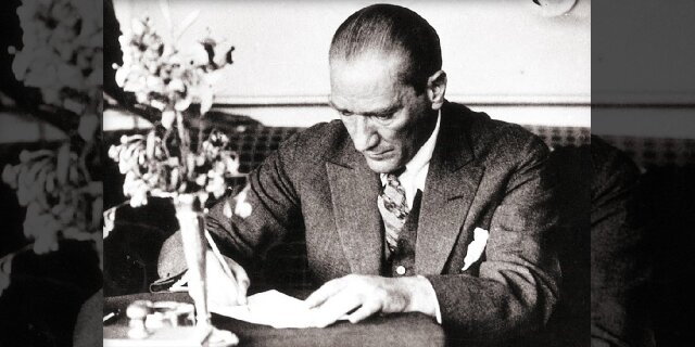 https://www.sabah.com.tr/galeri/yasam/ataturk-fotograflari-bilinmeyen-karelerden-derlendi-iste-29-ekim-cumhuriyet-bayrami-turk-bayragi-resmi-ve-mustafa-kemal-ataturk-gorselleri/6 