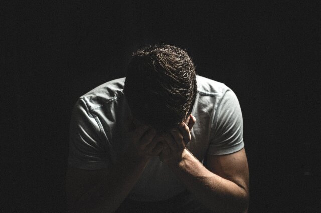 Gaslighting tedavisinde mutlaka uzmanlardan psikolojik destek alınmalı. 