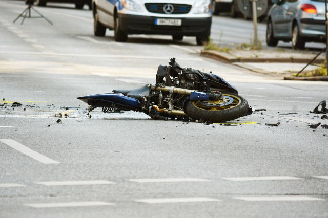 Motosiklet kazalarına ehliyetsiz sürücülerin deneyimsizlikleri neden oluyor.