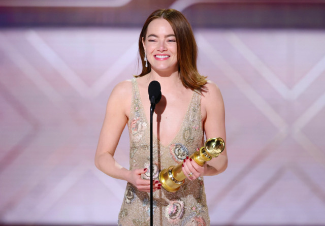 Emma Stone, Poor Things’teki performansıyla Komedi/Müzikal Dalında En İyi Kadın Oyuncu ödülünü kazandı. 