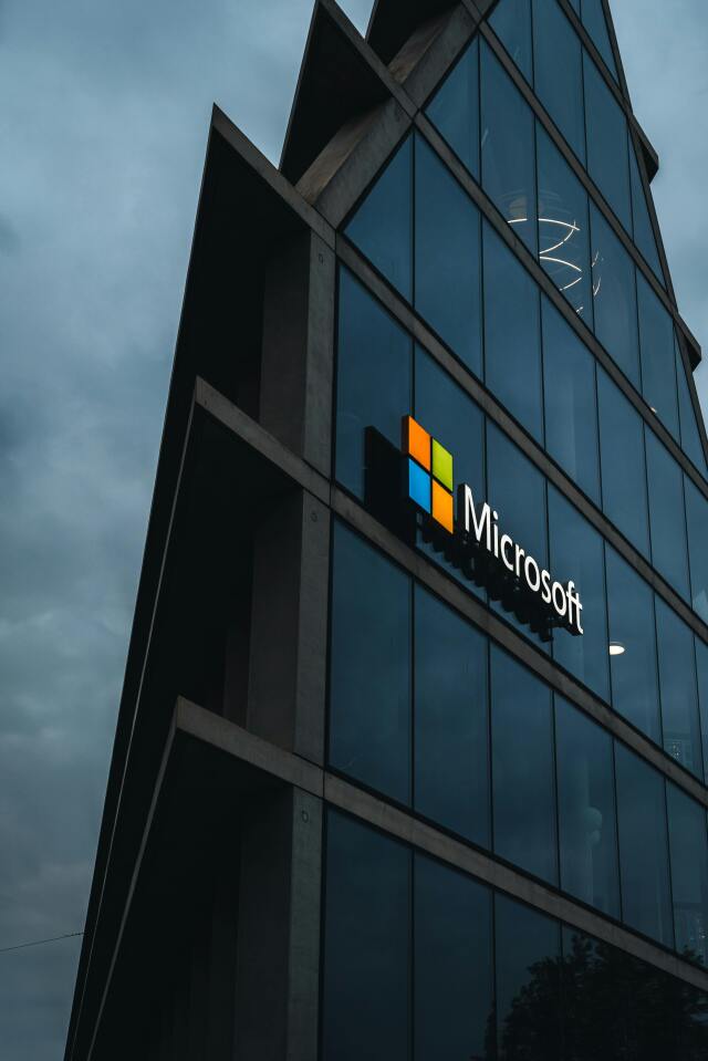  Aralarında Microsoft’un da bulunduğu teknoloji şirketleri içerikleri tespit etmeye çalışmak ve şeffaflık sağlamak gibi çeşitli konularda deepfake’e karşı ortak hareket edecek.